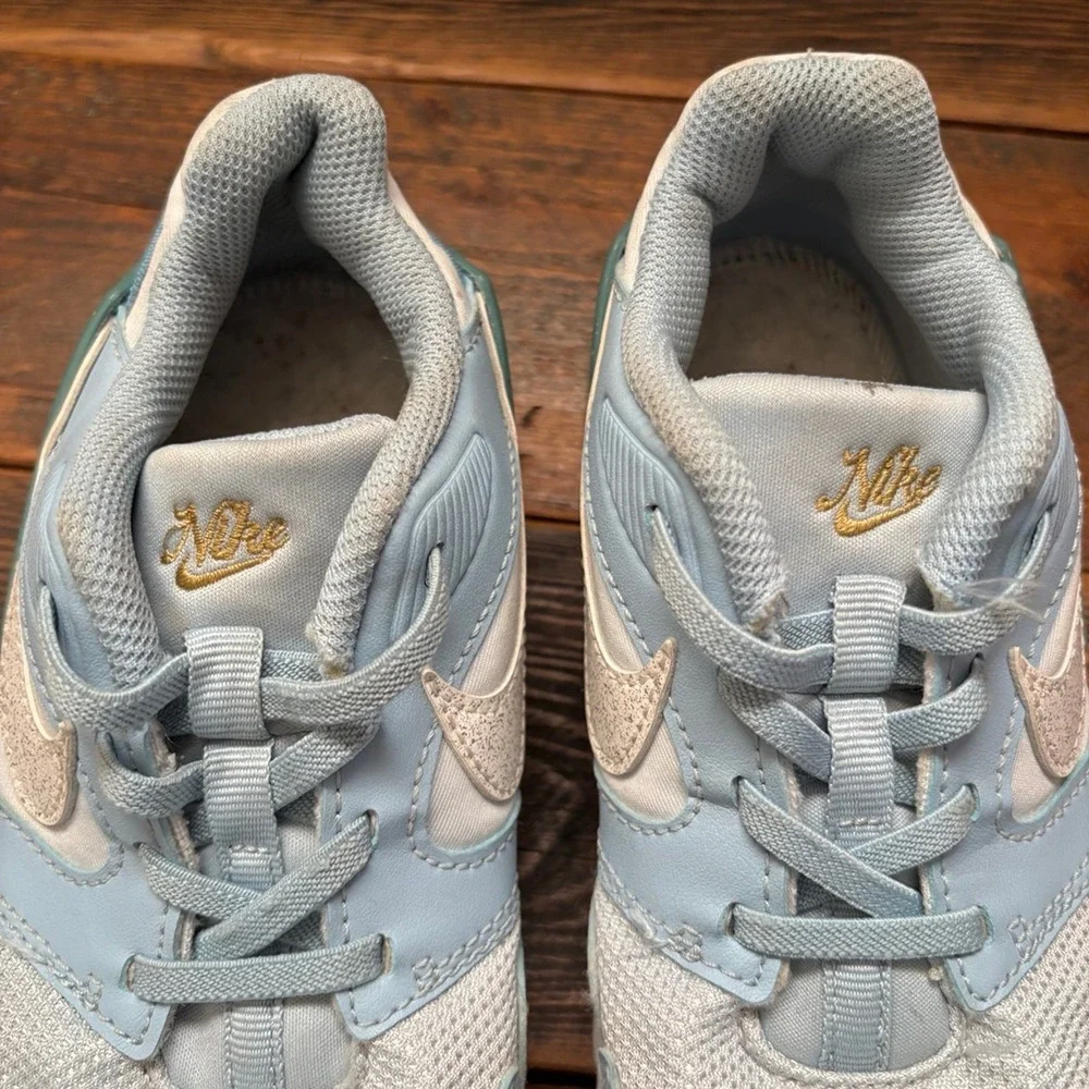Nike tennis shoes